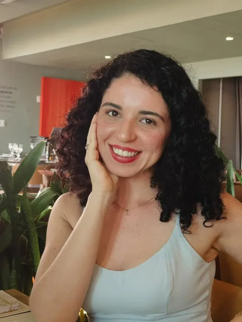 Retrato da nutricionista Millena Barreto sorrindo